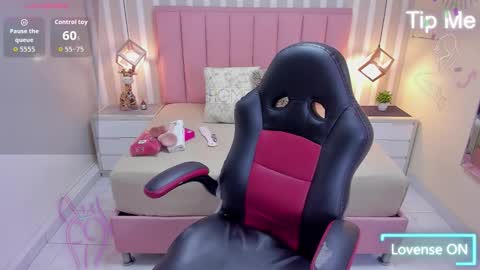 Snapshot of katiamoss1 chatting on 15, 10, 2025 KATIA online show from 15, 10, 2025