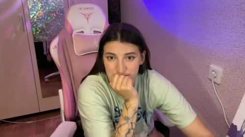 Snapshot of katrin_kristal chatting on 16, 4, 2026 naked in pvt show 100 tk online show from 16, 4, 2026
