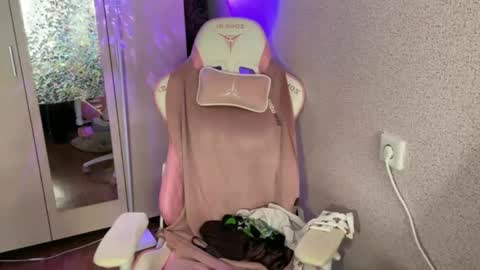 Snapshot of katrin_kristal chatting on 21, 4, 2026 naked in pvt show 100 tk online show from 21, 4, 2026