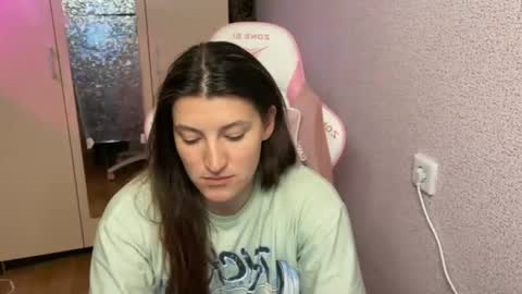 Snapshot of katrin_kristal chatting on 28, 4, 2026 naked in pvt show 100 tk online show from 28, 4, 2026