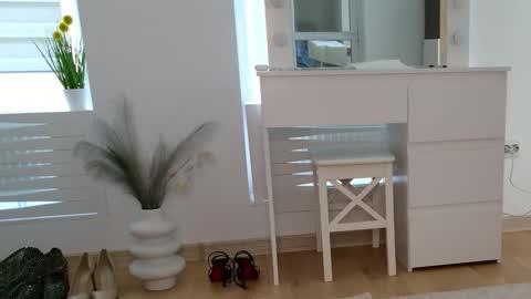 Katty Perry online show from 4, 3, 2026