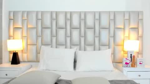 katy blonde girl and paola big boobs online show from 22, 12, 2025