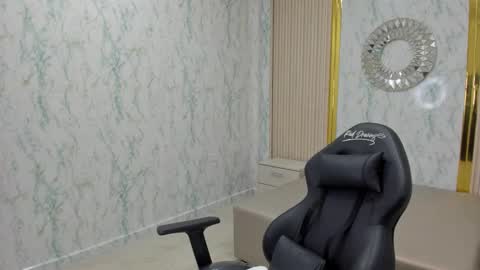 Snapshot of katyblondee chatting on 17, 11, 2025 KatyBlondee online show from 17, 11, 2025