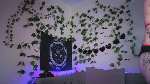 Snapshot of kawai_kittypussy chatting on 4, 5, 2026 Mia online show from 4, 5, 2026
