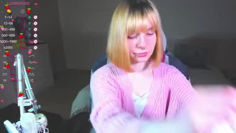 Snapshot of kawaii_power_uwu chatting on 10, 1, 2025 Kira-chan online show from 10, 1, 2025