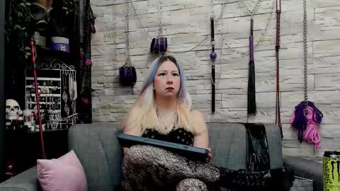 Miss Kazia online show from 15, 12, 2025