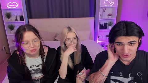 Snapshot of kebesheska chatting on 22, 12, 2024 Seb Polly Roxy Jonny online show from 22, 12, 2024