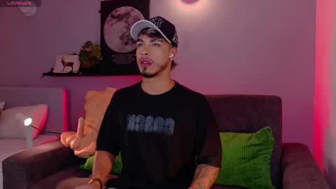 Snapshot of ken_boy_ chatting on 25, 5, 2026 online show from 25, 5, 2026
