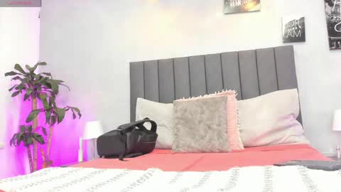 Snapshot of kendra_london chatting on 13, 5, 2026 Kendra London online show from 13, 5, 2026