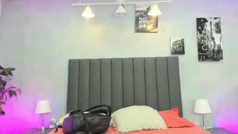 Snapshot of kendra_london chatting on 17, 6, 2026 Kendra London online show from 17, 6, 2026