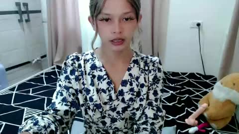 kendra_lunaxx online show from 2, 7, 2026