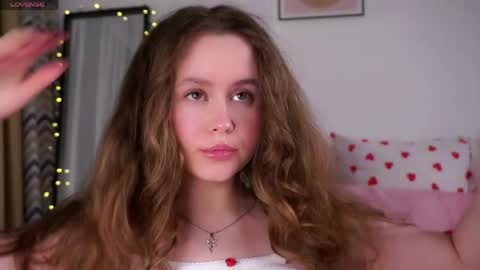 Snapshot of kendraedger chatting on 22, 4, 2026 Kira online show from 22, 4, 2026