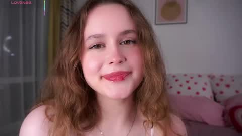 Snapshot of kendraedger chatting on 17, 5, 2026 Kira online show from 17, 5, 2026