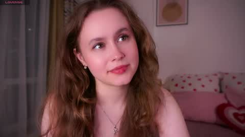 Snapshot of kendraedger chatting on 20, 5, 2026 Kira online show from 20, 5, 2026