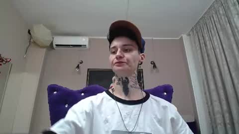 Snapshot of kennyvibe chatting on 9, 7, 2026 kennyvibe online show from 9, 7, 2026
