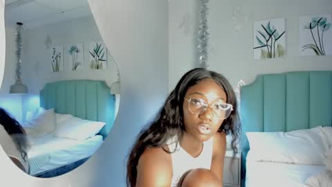 kentha_mitchells online show from 6, 2, 2025