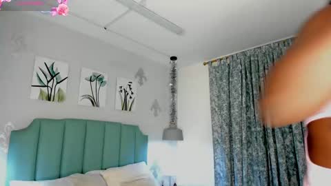 kentha_mitchells online show from 11, 2, 2025