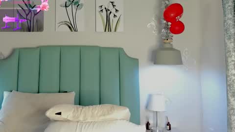 kentha_mitchells online show from 16, 2, 2025