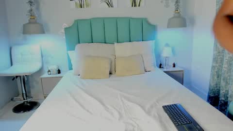kentha_mitchells online show from 27, 2, 2025