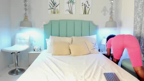 kentha_mitchells online show from 1, 3, 2025