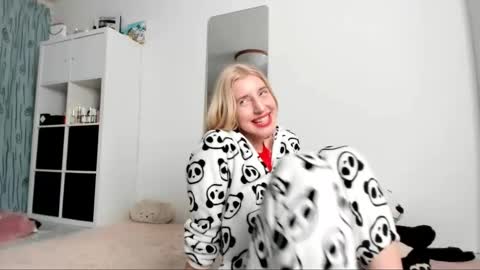 Kenzie online show from 24, 1, 2025