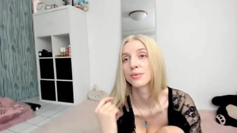 Snapshot of kenziedawton chatting on 7, 8, 2026 Kenzie online show from 7, 8, 2026