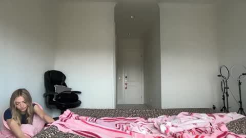 kenziesmithh online show from 9, 9, 2025