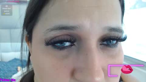 Snapshot of kerly_doll chatting on 27, 11, 2025 K E R L Y online show from 27, 11, 2025