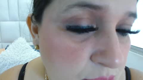 Snapshot of kerly_doll chatting on 4, 12, 2025 K E R L Y online show from 4, 12, 2025