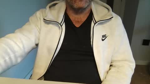 Snapshot of kermitgp3 chatting on 17, 12, 2025 Anton online show from 17, 12, 2025