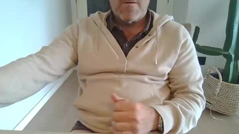 Snapshot of kermitgp3 chatting on 7, 5, 2026 Anton online show from 7, 5, 2026