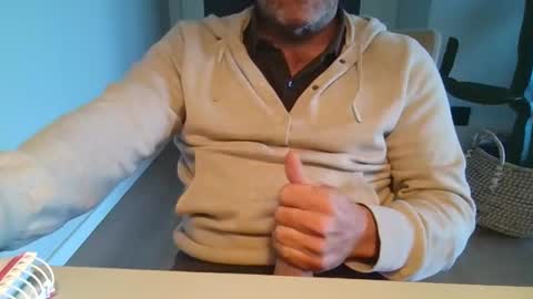 Snapshot of kermitgp3 chatting on 8, 5, 2026 Anton online show from 8, 5, 2026