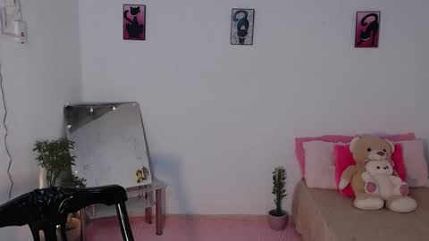 Mia  online show from 25, 9, 2025