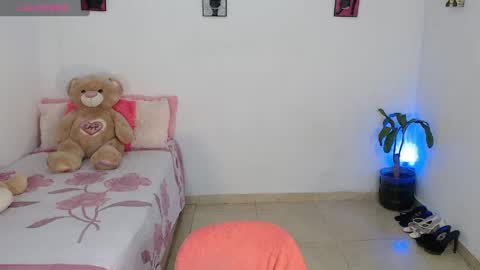 Snapshot of kesha_brooks chatting on 15, 5, 2026 Mia online show from 15, 5, 2026