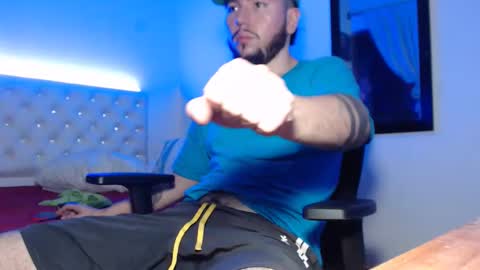 Snapshot of kevinsantiag0 chatting on 1, 12, 2025 kevinsantiag0 online show from 1, 12, 2025