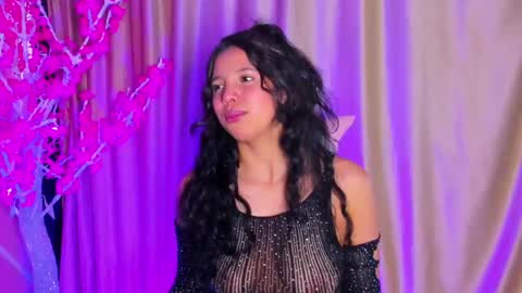 Keyla noa online show from 3, 11, 2025