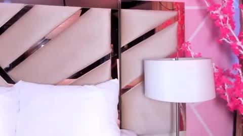 Keyla noa online show from 14, 4, 2026