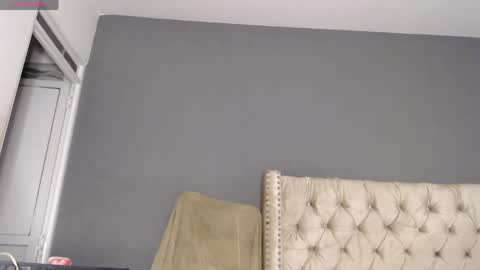 Snapshot of khloe33 chatting on 25, 4, 2026 khloe33 online show from 25, 4, 2026