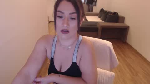 Snapshot of khloe_star chatting on 2, 10, 2025 Khloe online show from 2, 10, 2025