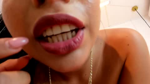 Snapshot of khloeblake chatting on 1, 3, 2025 Khloe online show from 1, 3, 2025