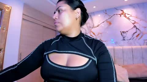 Snapshot of kiana_cream chatting on 1, 5, 2026 N M online show from 1, 5, 2026