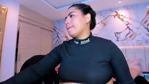 Snapshot of kiana_cream chatting on 20, 5, 2026 N M online show from 20, 5, 2026