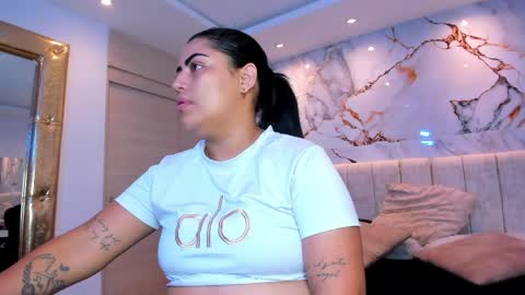 Snapshot of kiana_cream chatting on 23, 5, 2026 N M online show from 23, 5, 2026