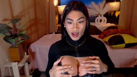 Snapshot of kiara_trans chatting on 6, 4, 2026 kiara_trans online show from 6, 4, 2026