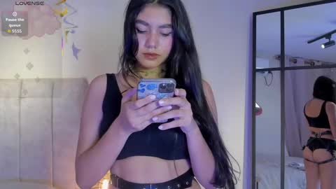 Snapshot of kiara_violet_ chatting on 22, 4, 2026 Kiara online show from 22, 4, 2026