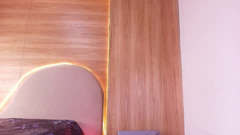 kiaralopez_ online show from 18, 4, 2026