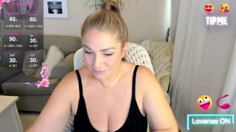 Kiera Reines online show from 4, 10, 2025