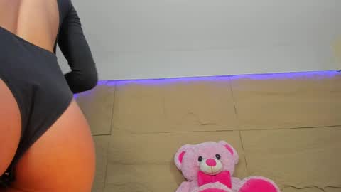 Snapshot of kiimcooper chatting on 22, 2, 2025 KIM COOPER online show from 22, 2, 2025