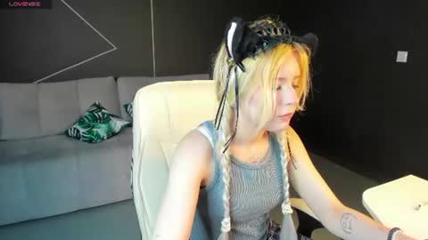 Snapshot of kiki_peach chatting on 28, 6, 2026 Jessica online show from 28, 6, 2026