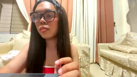 Snapshot of kim_kyile chatting on 7, 4, 2026 KYLIE online show from 7, 4, 2026